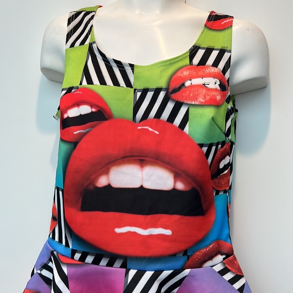 Colorful & Funky Pop Art Lip Print Peplum Tank Top - Picture 3 of 7